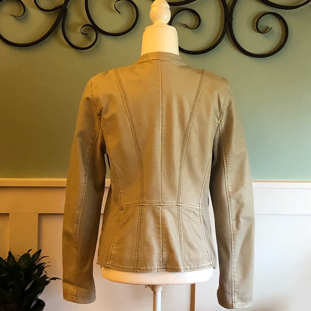 Jacket - Picture 3 of 7